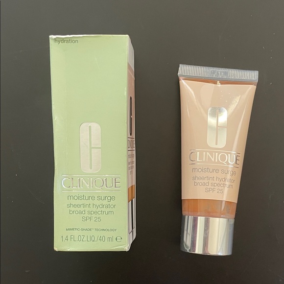 Clinique Other - Clinique Moisture Surge Sheertint Hydrator SPF 25 - Universal Deep